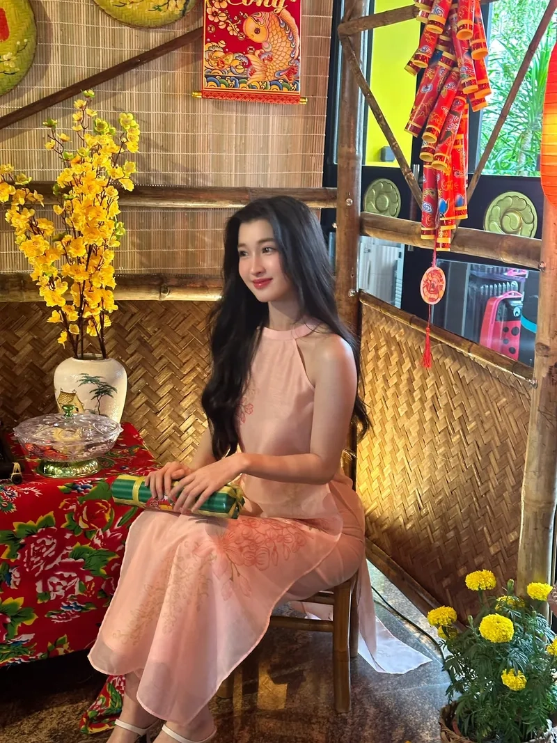 Á hậu Phương Nhi cao qua ảnh thời trang đường phố