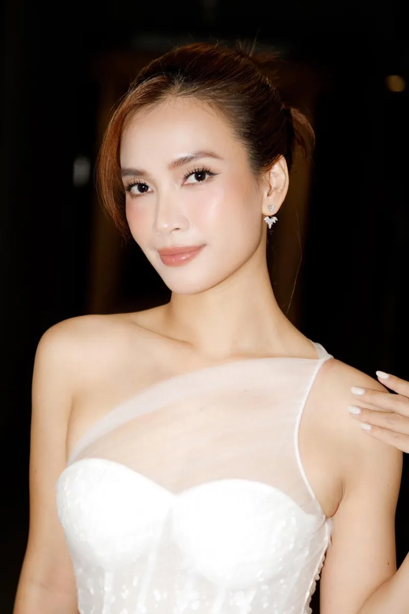 Lời bài hát Ái Phương câu chuyện mùa thu đầy lãng mạn