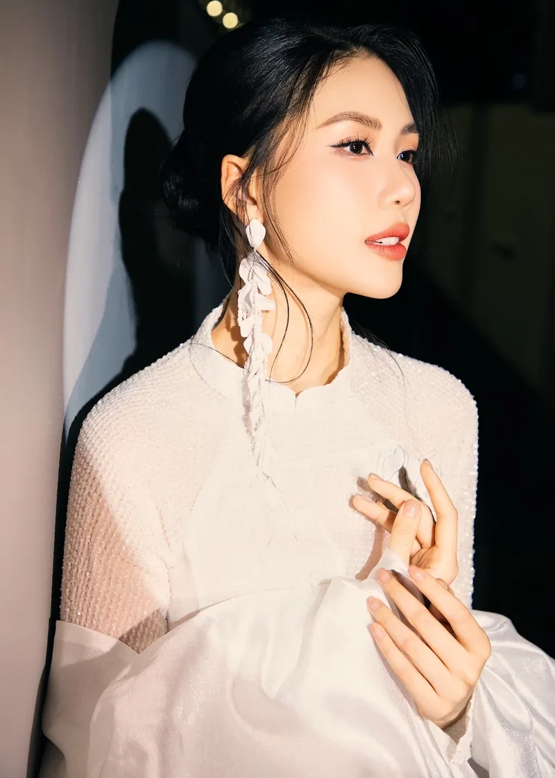 Miss Universe Bùi Quỳnh Hoa đại diện Việt Nam tự tin