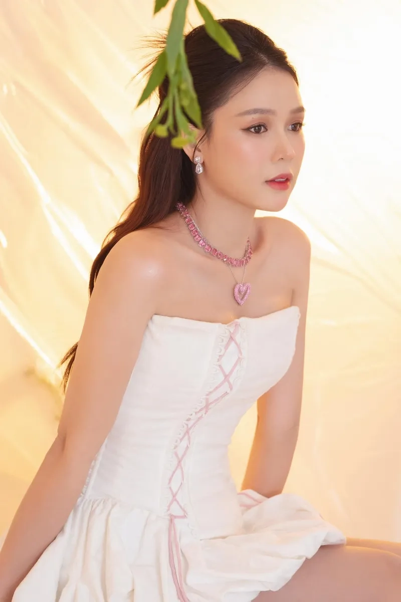 Sam diễn viên và hành trình từ hot girl đến ngôi sao điện ảnh