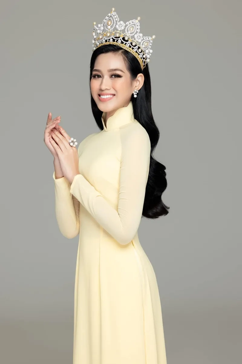Hình Hoa hậu Đỗ Thị Hà lung linh như nữ thần