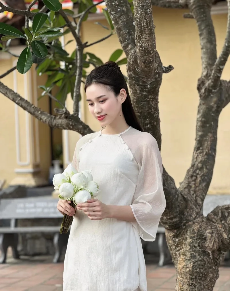 Hoa hậu Đỗ Thị Hà mặc áo dài nét đẹp truyền thống đậm chất Việt