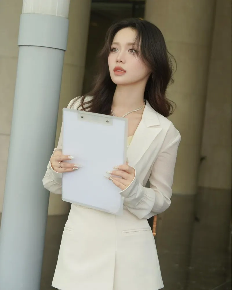 Han Sara tên thật là gì và ảnh đời thường giản dị