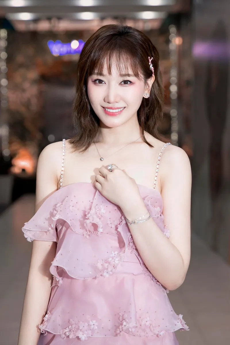 Hari Won Hương Đêm Bay Xa với giai điệu ngọt ngào khó quên