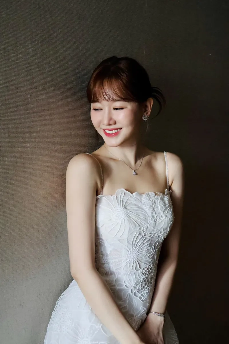 Hương Đêm Bay Xa Hari Won bản hit đầu tay đầy kỷ niệm