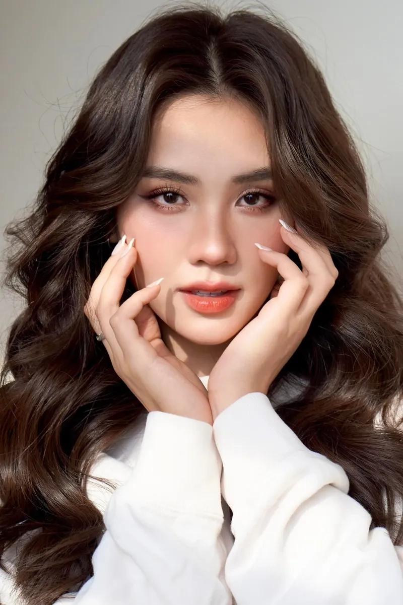 Hoa hậu Mai Phương sinh năm bao nhiêu? Tuổi thật gây bất ngờ