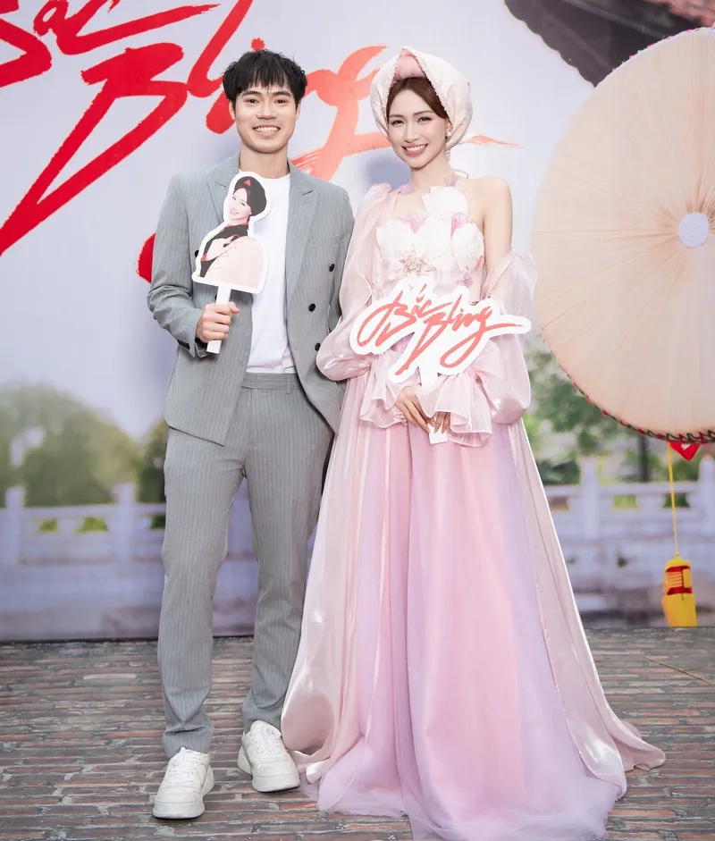 Văn Toàn và Hoà Minzy yêu nhau và tin đồn tình cảm