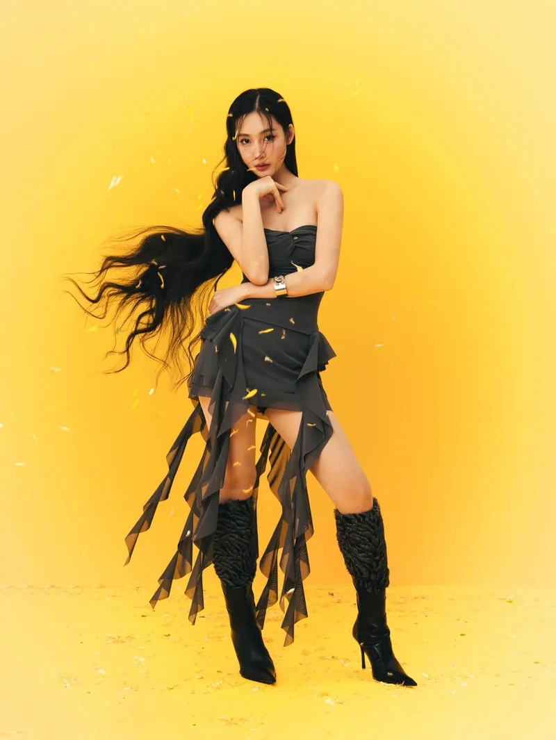 Juky San Anh trai say hi khoe ảnh hậu trường vui nhộn