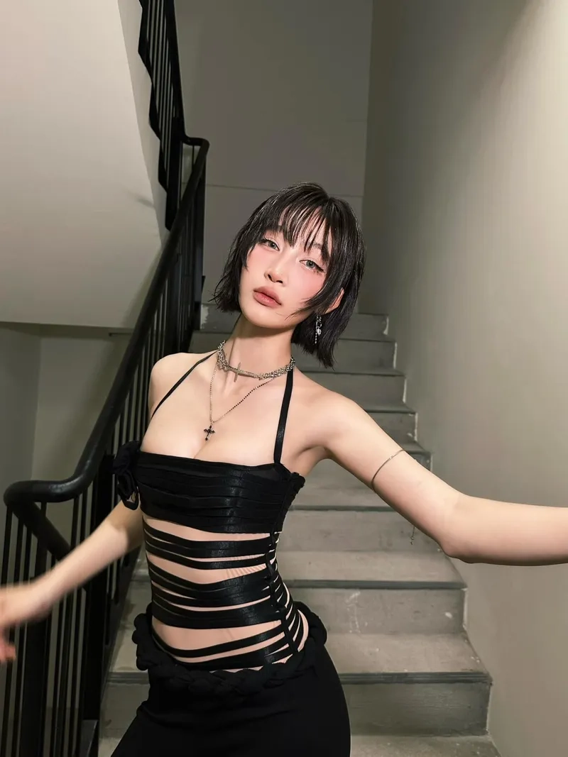 Juky San tuổi và ảnh thời trẻ đầy năng lượng