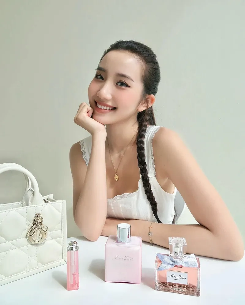Instagram Lê Thị Khánh Huyền và những bức ảnh triệu like