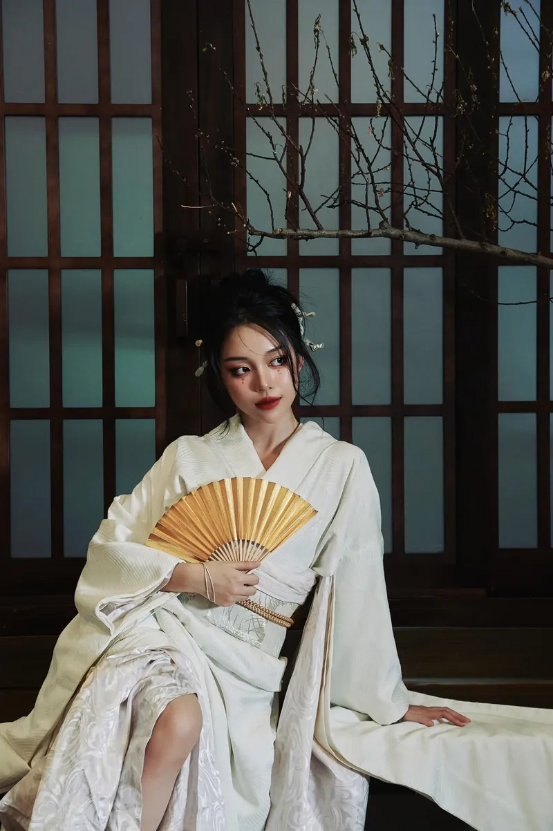 Linh Ngọc Đàm drama câu chuyện phía sau ánh hào quang
