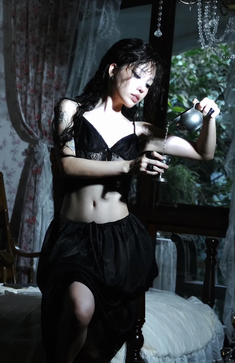 Linh Ngọc Đàm nói tiếng Anh lưu loát trong livestream