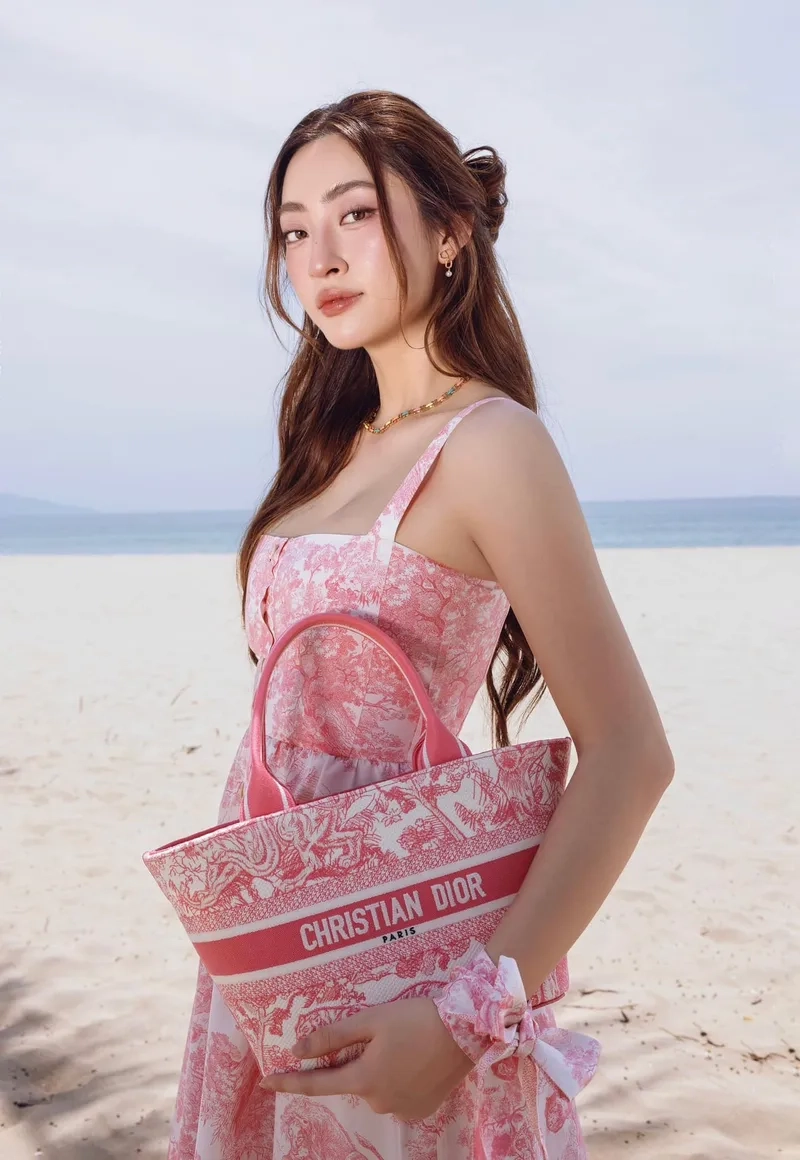 Vương miện Lương Thùy Linh biểu tượng thành công