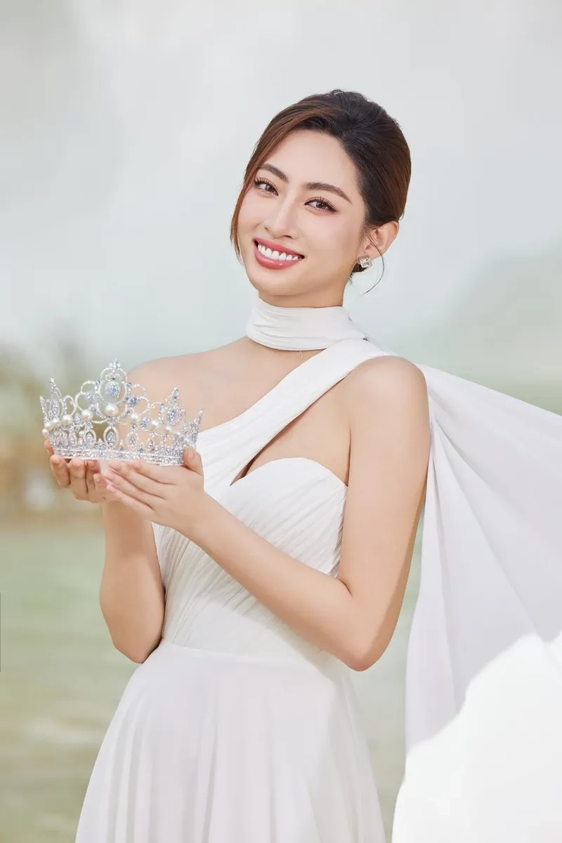 Á hậu Lương Thùy Linh khởi đầu hành trình