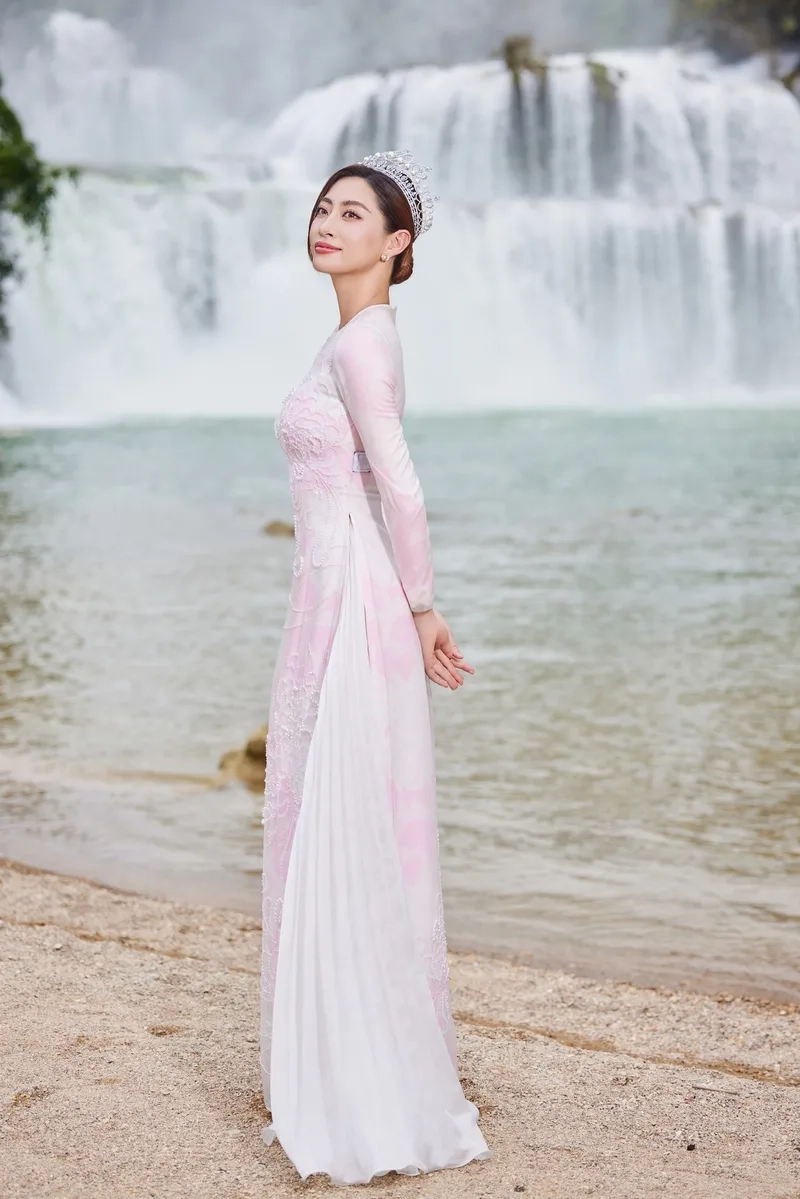 Hoa hậu Thùy Linh phong cách thời trang ấn tượng