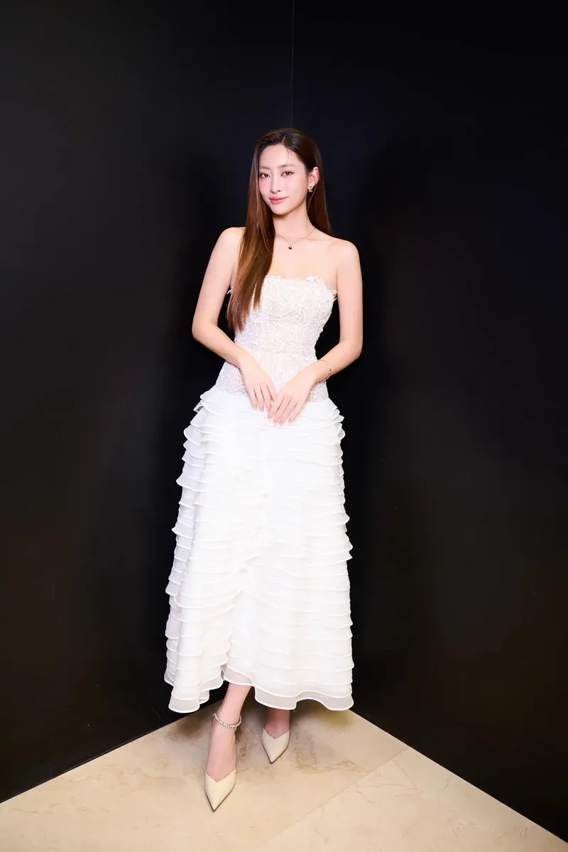 Thùy Linh hoa hậu nhan sắc vượt thời gian
