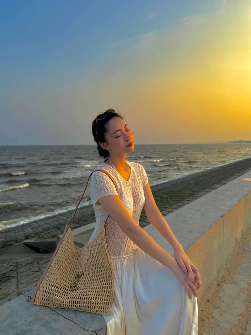 Hoa hậu chân dài 1m22 số đo hình thể chuẩn