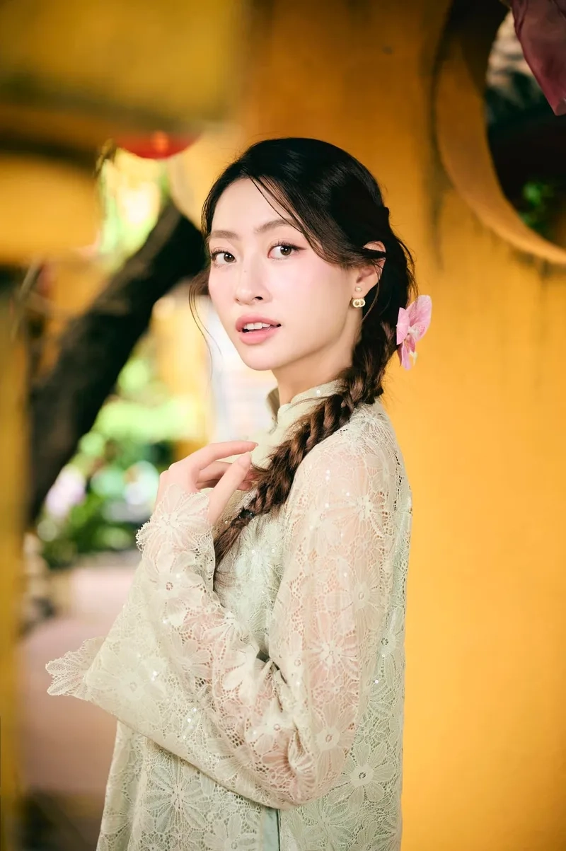 Hoa hậu Lương Thuỳ Linh catwalk ấn tượng