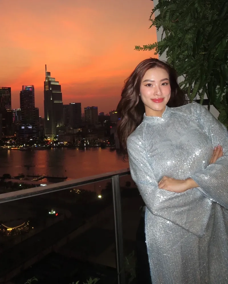 Hoa Hậu Kim Duyên Nói Tiếng Anh tự tin chinh phục ban giám khảo