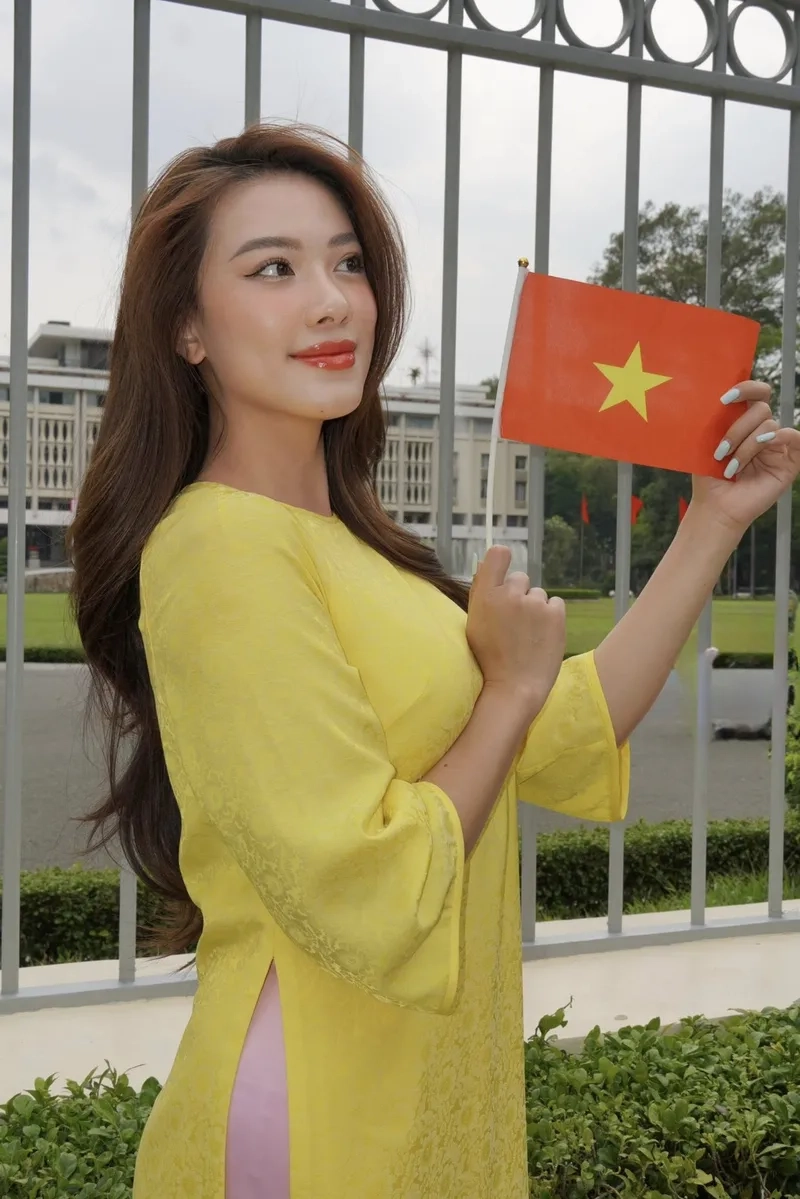Kim Duyên Miss Universe và màn trình diễn làm bùng nổ sân khấu