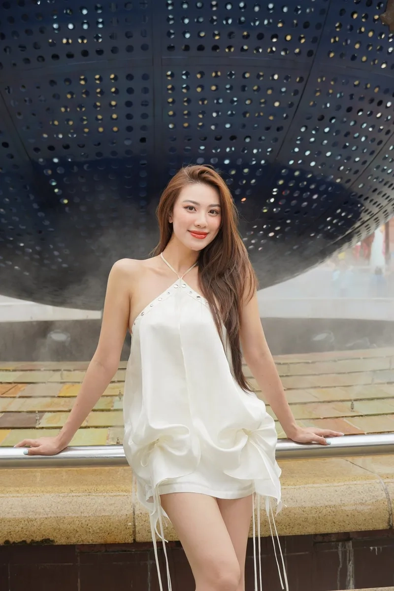Kim Duyên thi quốc tế với phong thái tự tin và chuyên nghiệp