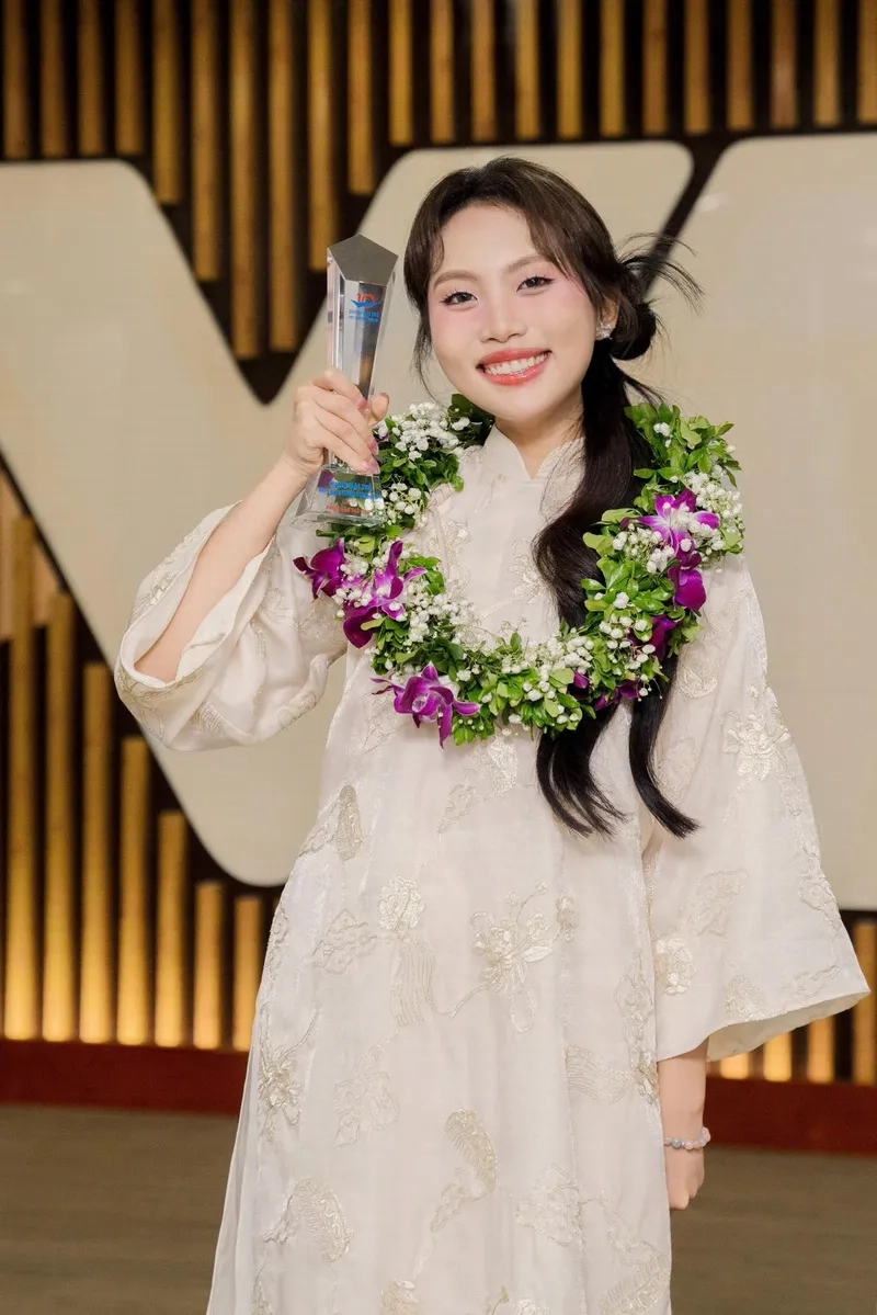 Album Vũ Trụ Cò Bay Phương Mỹ Chi hòa quyện truyền thống hiện đại