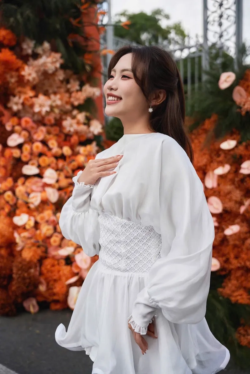 Ảnh Phương Mỹ Chi đẹp rạng rỡ trong phong cách Gen Z