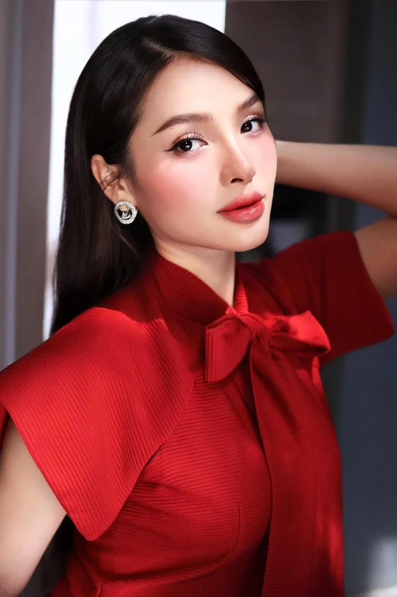 Đừng bỏ lỡ Phương Trinh Jolie livestream qua ảnh chất lượng