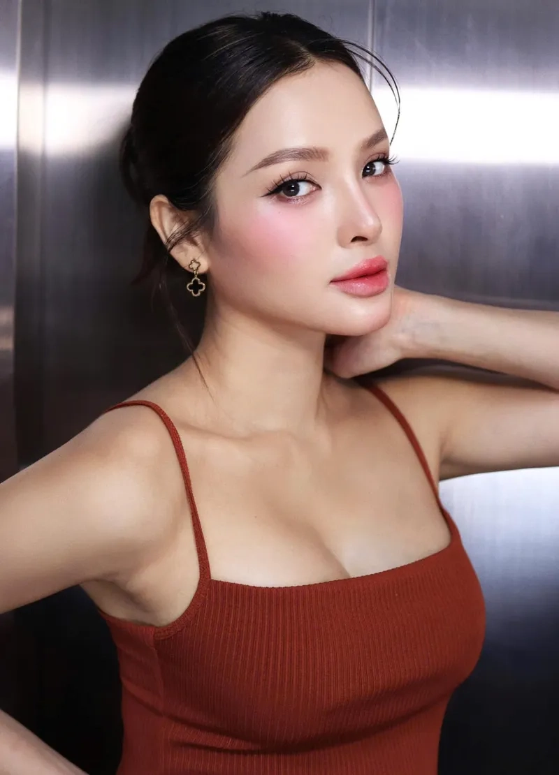 Bí mật nhan sắc Phương Trinh Jolie phẫu thuật qua ảnh mới