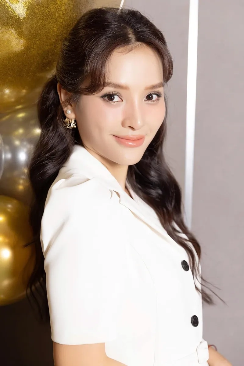 Hành trình Phương Trinh Jolie sinh con trong ảnh đáng yêu