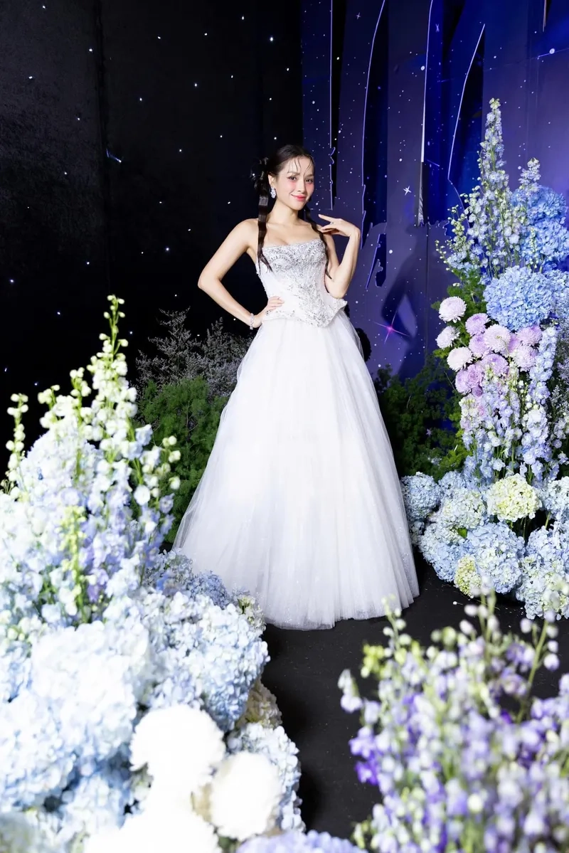 Tìm hiểu Phương Trinh Jolie bao nhiêu tuổi qua ảnh nổi bật