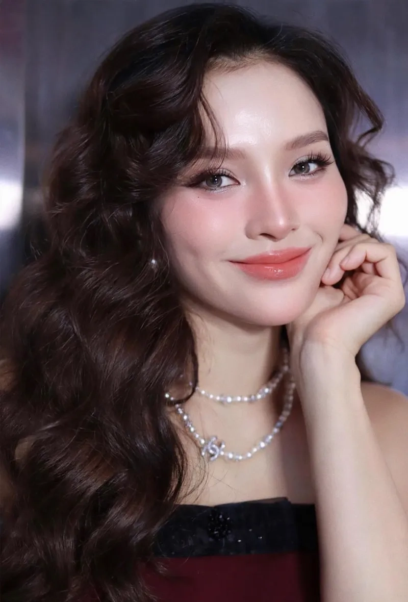 Khám phá độ tuổi thật trong Phương Trinh Jolie tuổi qua ảnh