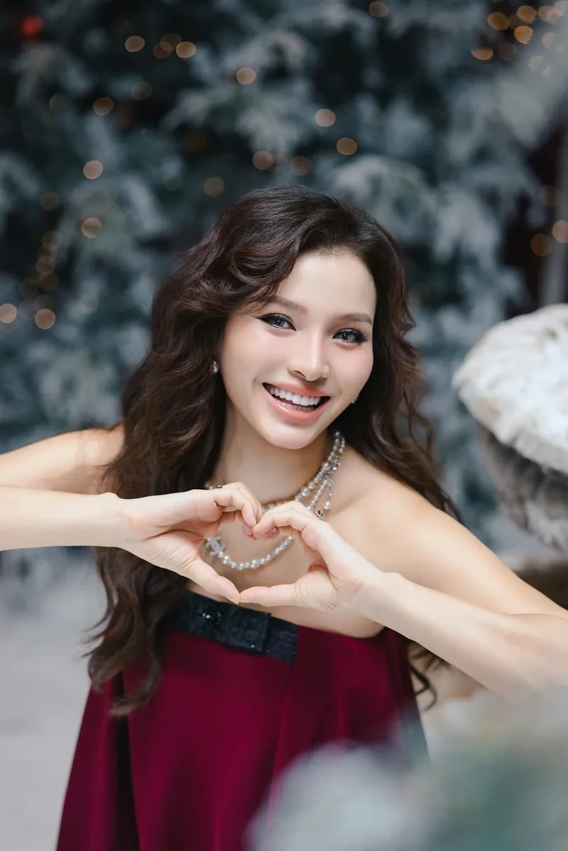 Đọc ngay tiểu sử Phương Trinh Jolie qua những bức ảnh đẹp