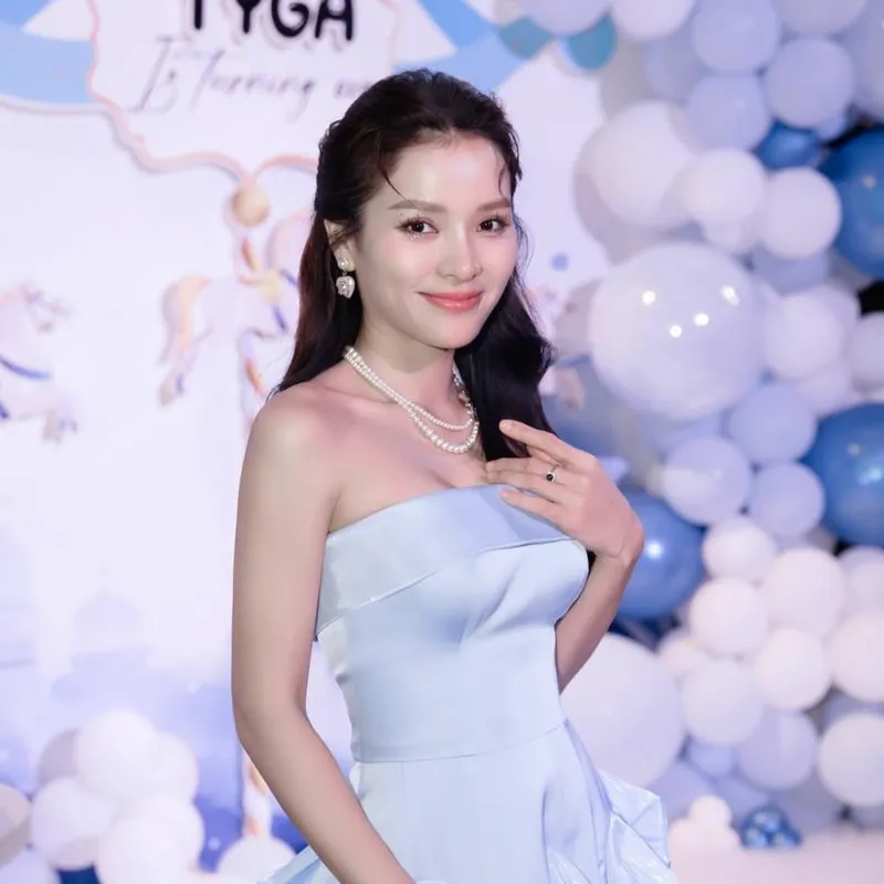 Nghe các bài hát trong Phương Trinh Jolie qua ảnh sân khấu