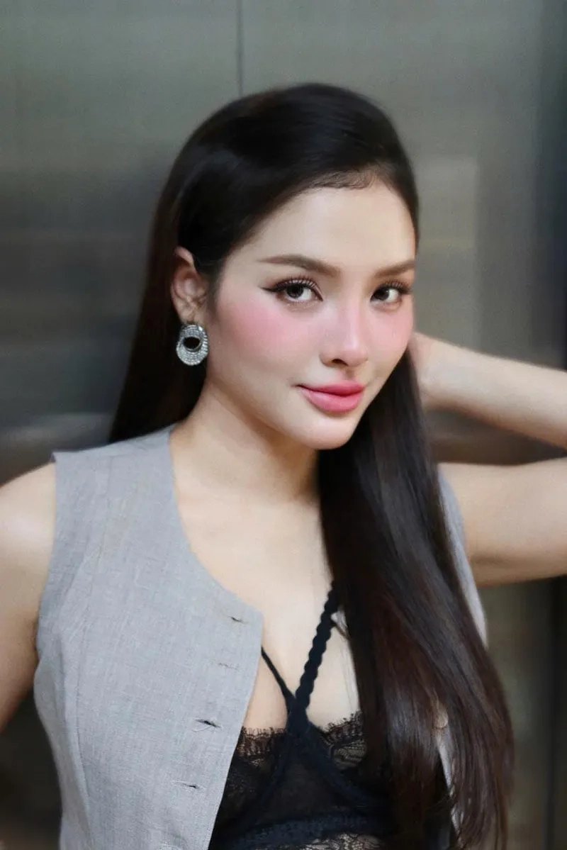 Chúc mừng sinh nhật Phương Trinh Jolie với ảnh rực rỡ
