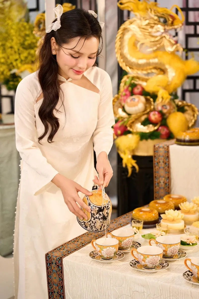 Hành trình Phương Trinh Jolie có con riêng qua ảnh ấm áp