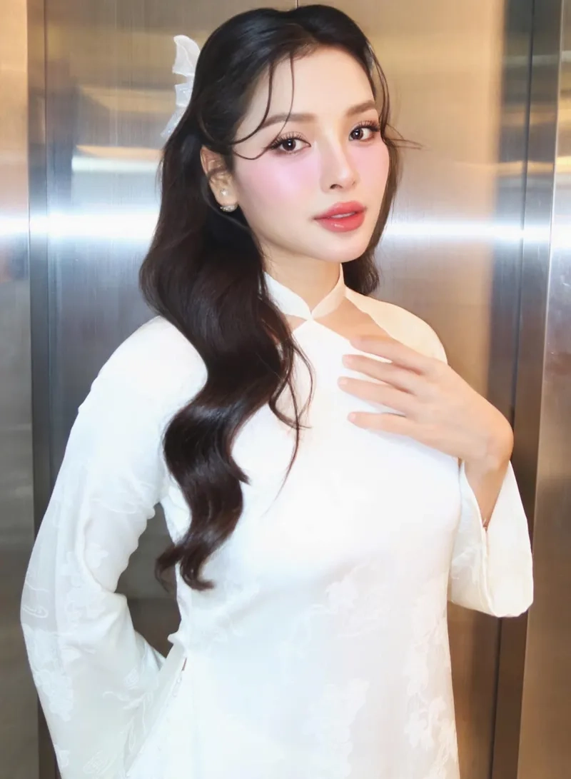 Nghe Phương Trinh Jolie hát tiếng anh qua ảnh ấn tượng