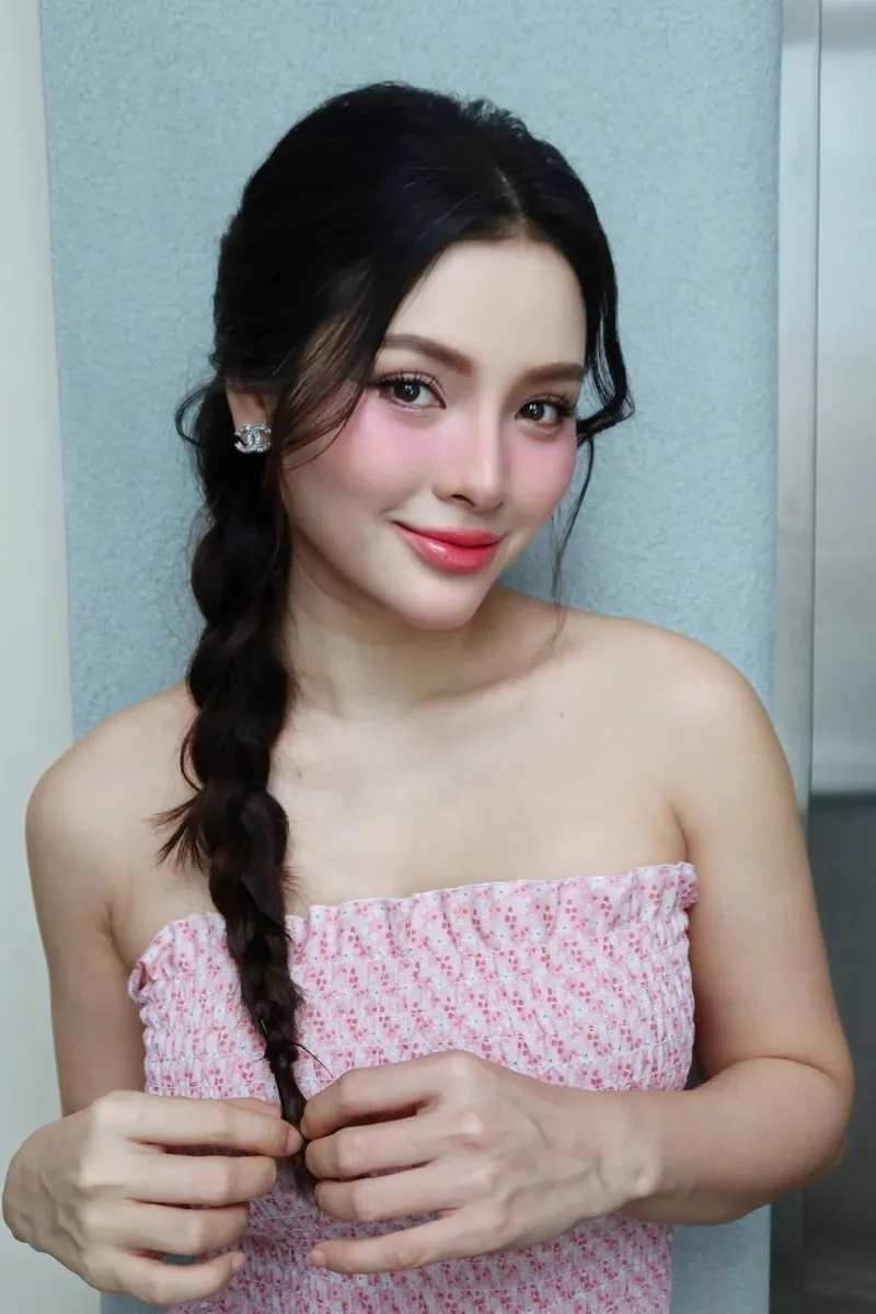 Theo dõi Phương Trinh Jolie instagram qua ảnh thời thượng