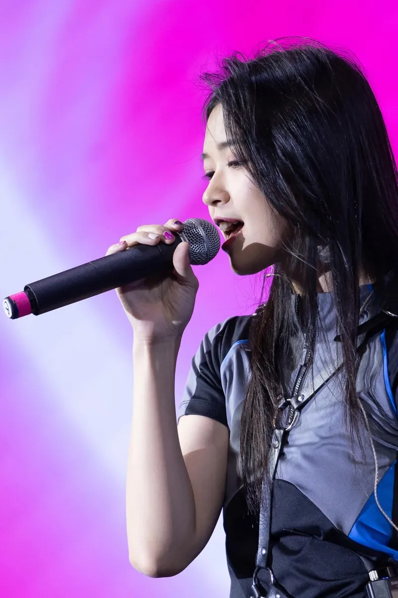 Xem Suni Hạ Linh live để cảm nhận giọng hát nội lực