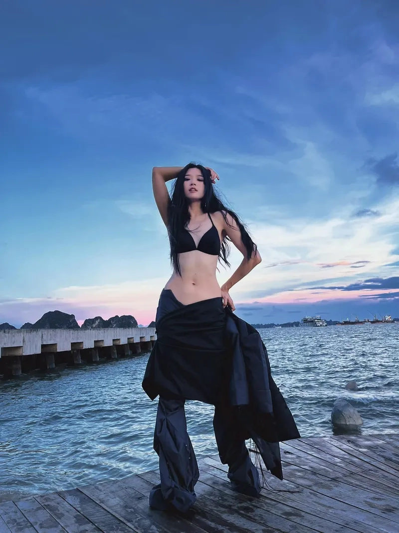 Suni Hạ Linh chị đẹp đạp gió rẽ sóng tỏa sáng trên sân khấu