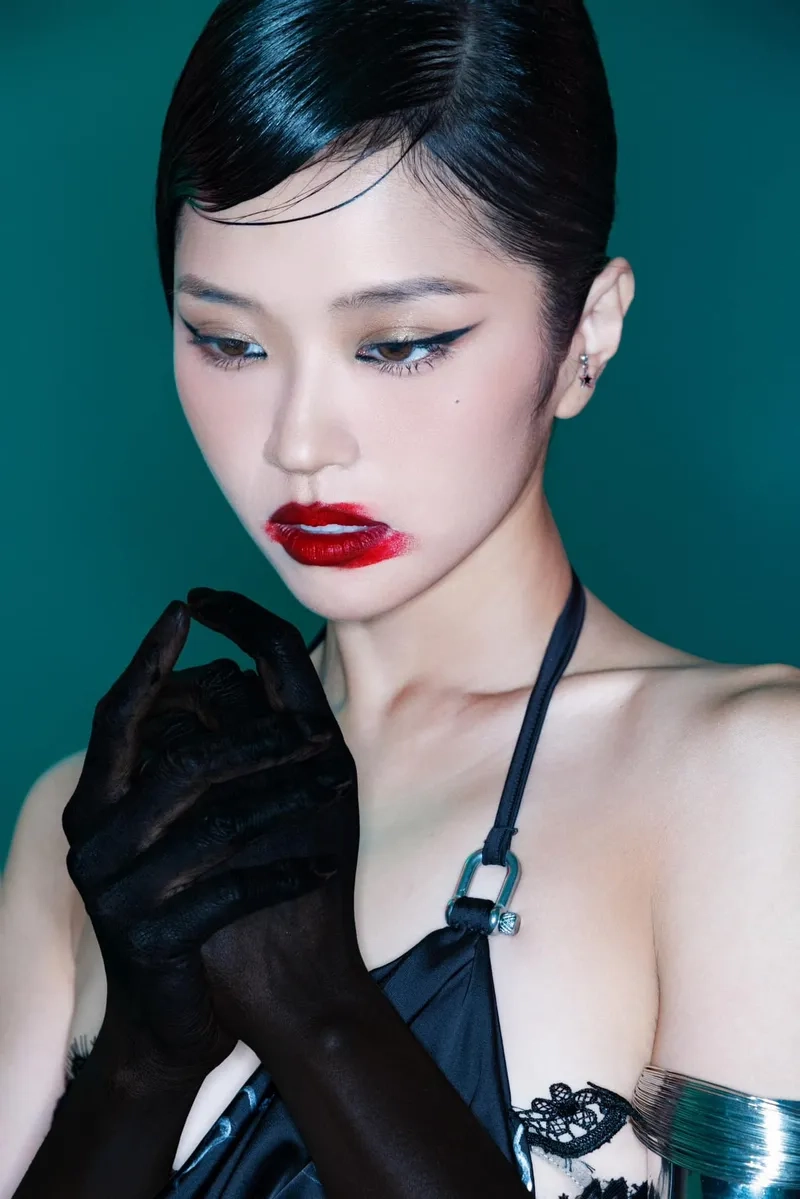 Theo dõi Suni Hạ Linh instagram để cập nhật hình ảnh mới
