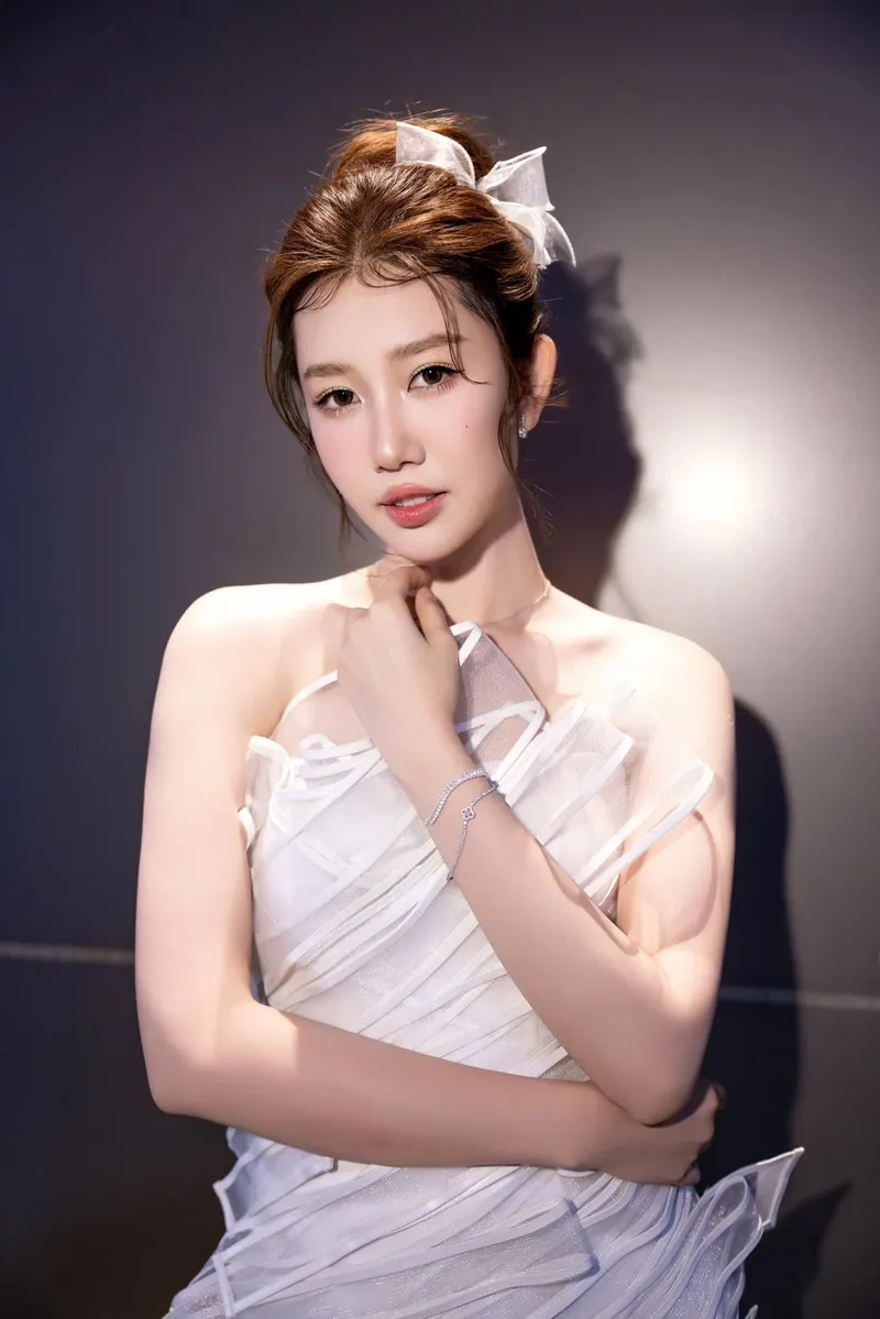 Thuý Ngân cao bao nhiêu khiến fan tò mò về chiều cao thật