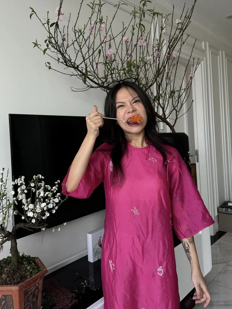 Lời bài hát Tlinh người điên với thông điệp sâu sắc