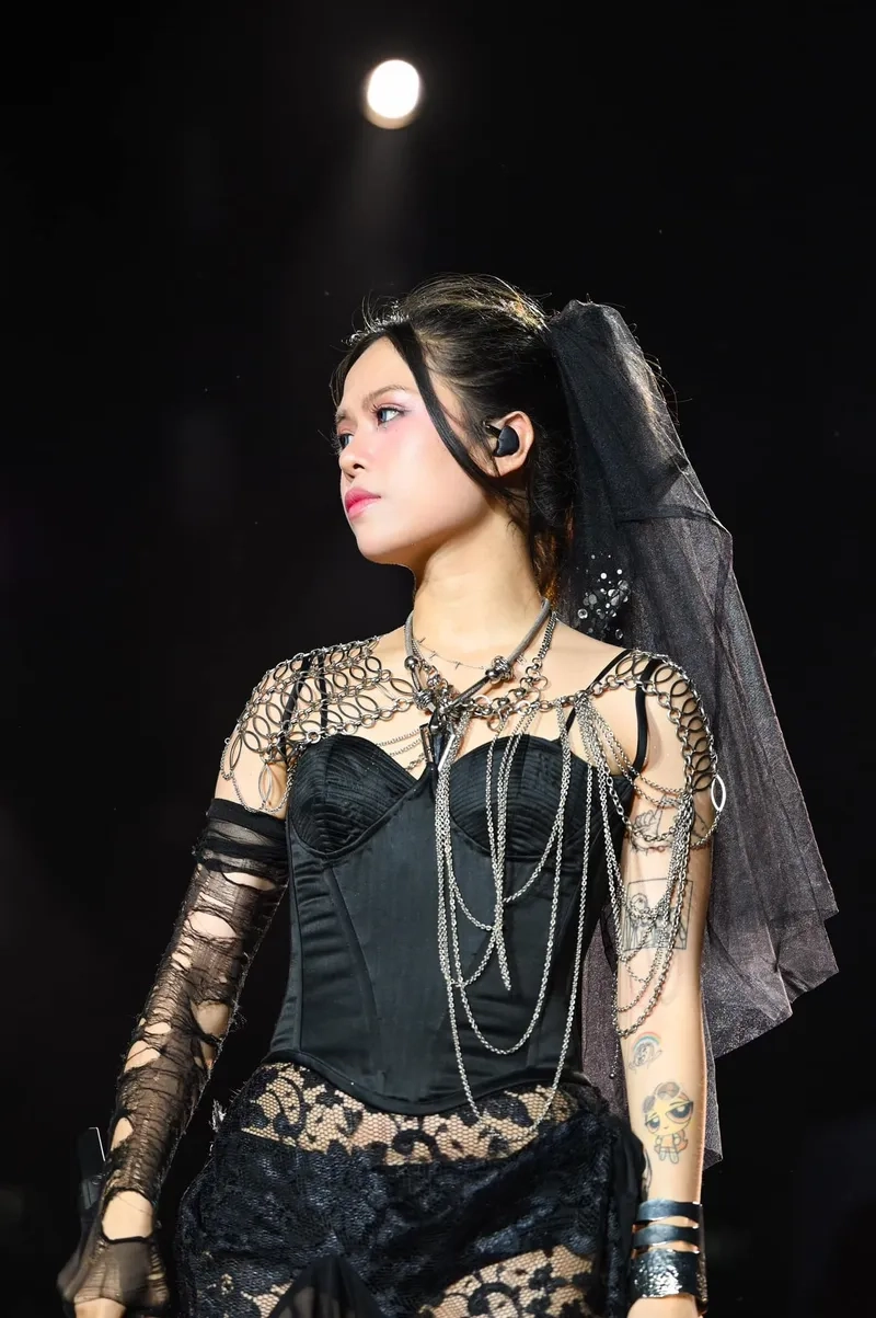 Nghe ngay Tlinh songs để cảm nhận âm nhạc thời thượng