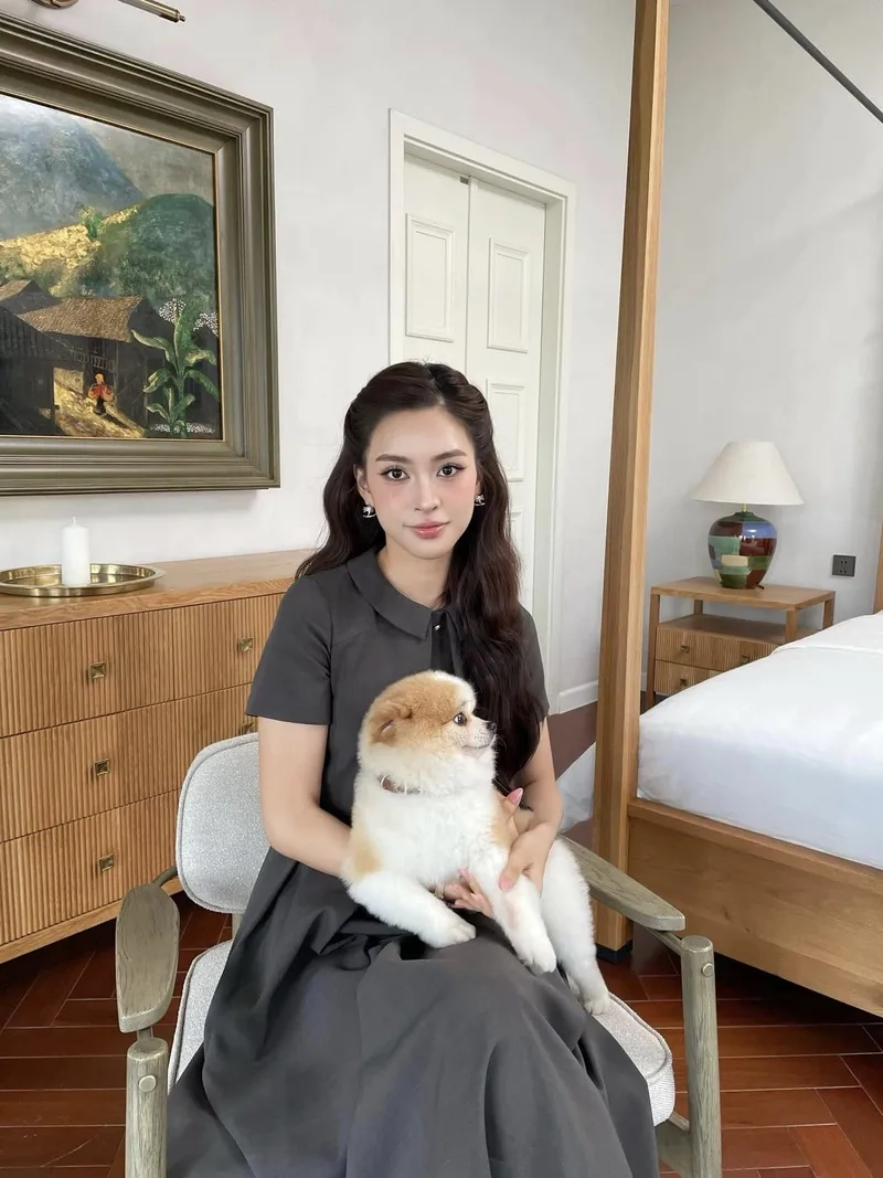 Trần Tiểu Vy livestream tương tác cùng fan