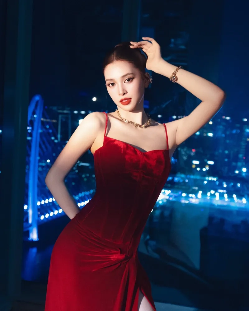 Trần Tiểu Vy catwalk phong cách sàn diễn