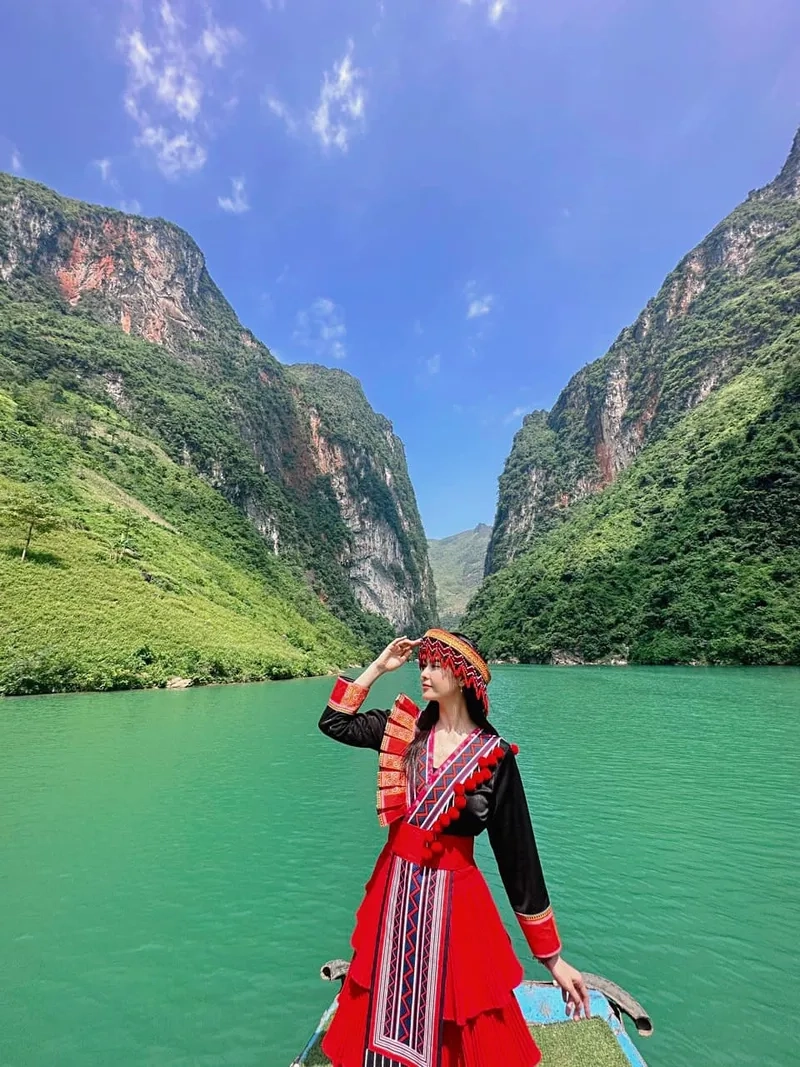 Hát theo karaoke Trương Quỳnh Anh với những bản hit bất hủ