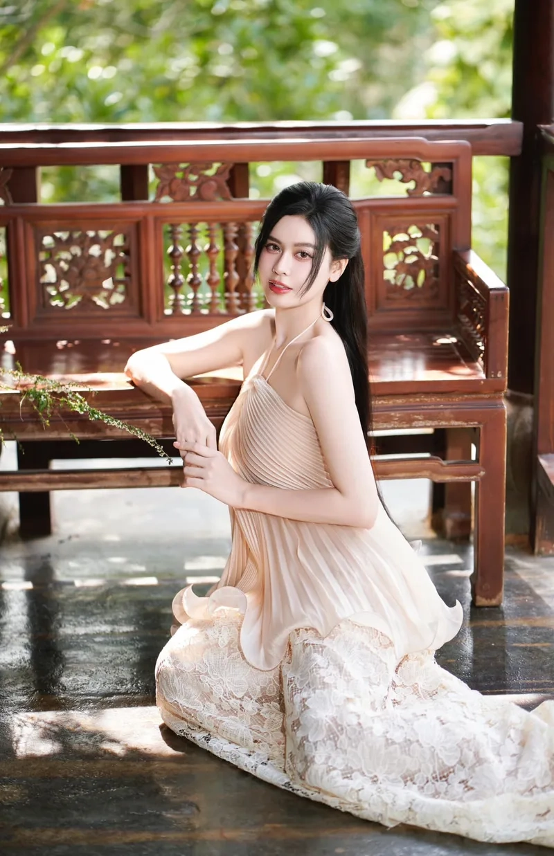 Nghe Trương Quỳnh Anh đơn côi và chìm vào giai điệu buồn