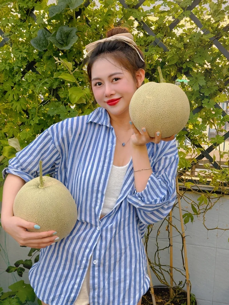 Việt Phương Thoa đi du lịch rực rỡ qua ảnh khám phá mới