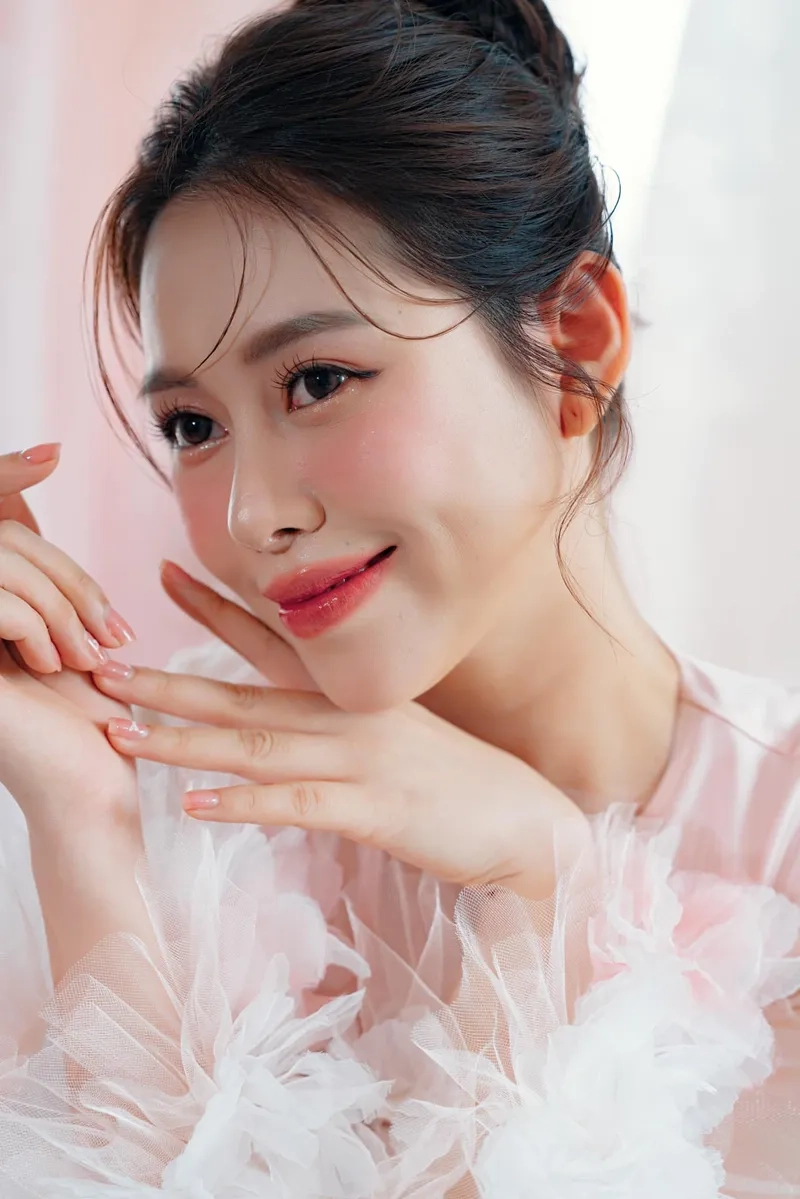 Việt Phương Thoa quê ở đâu qua ảnh phong cách đời thường